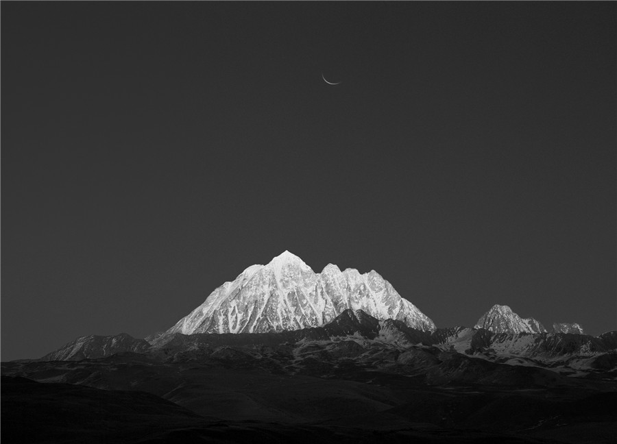 Amazing landscapes of China in white and black