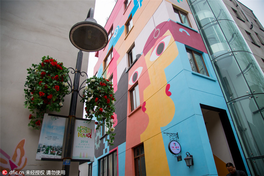 Hangzhou turns old alley into a modern love park