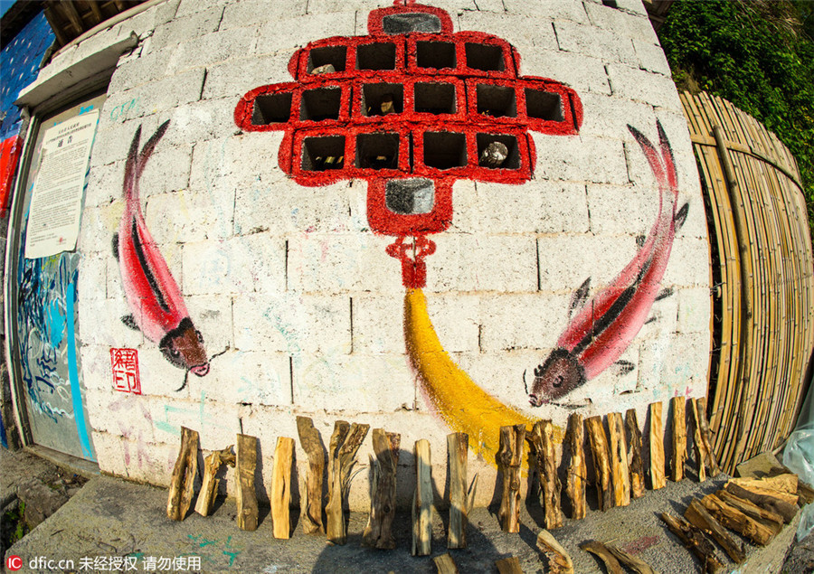 Zhejiang village spotlights its graffiti art