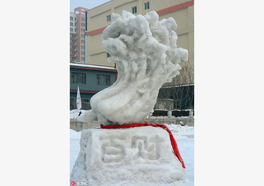 Retiree creates ice sculptures to greet Spring Festival in Jilin