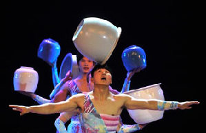 Chinese acrobatic drama performed in Germany