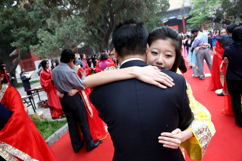 Ritual honors Confucius, parents