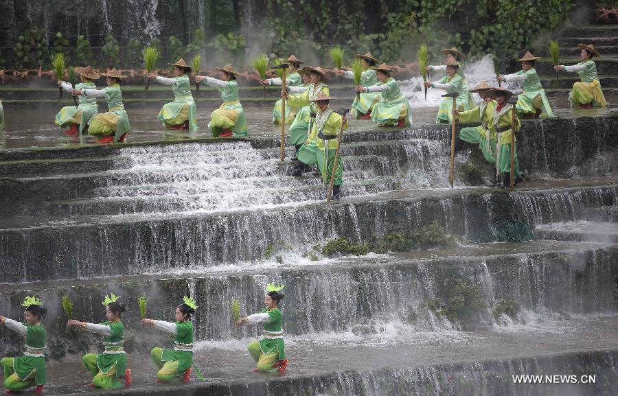 Ceremony to offer sacrifices to water held at Dujiang Dam in SW China