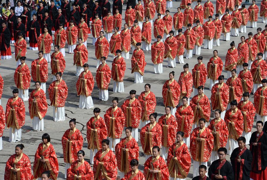 Over 1,000 students attend traditional adult ceremony in NW China