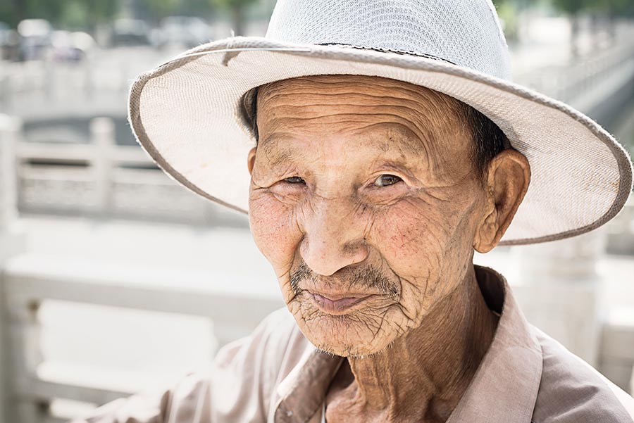 Shanxi in the Eyes of Foreigners: Looking at the roofs