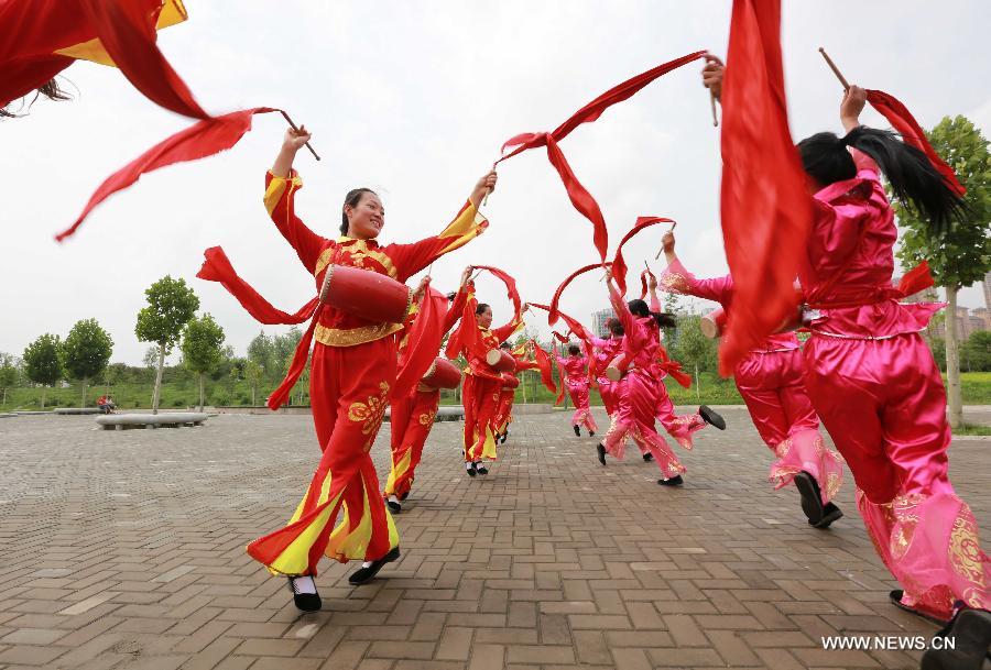 Villagers practice drum dance in China's Henan