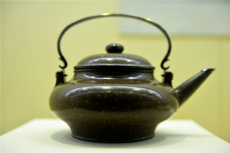 Ancient exported porcelain shines in Zhejiang museum