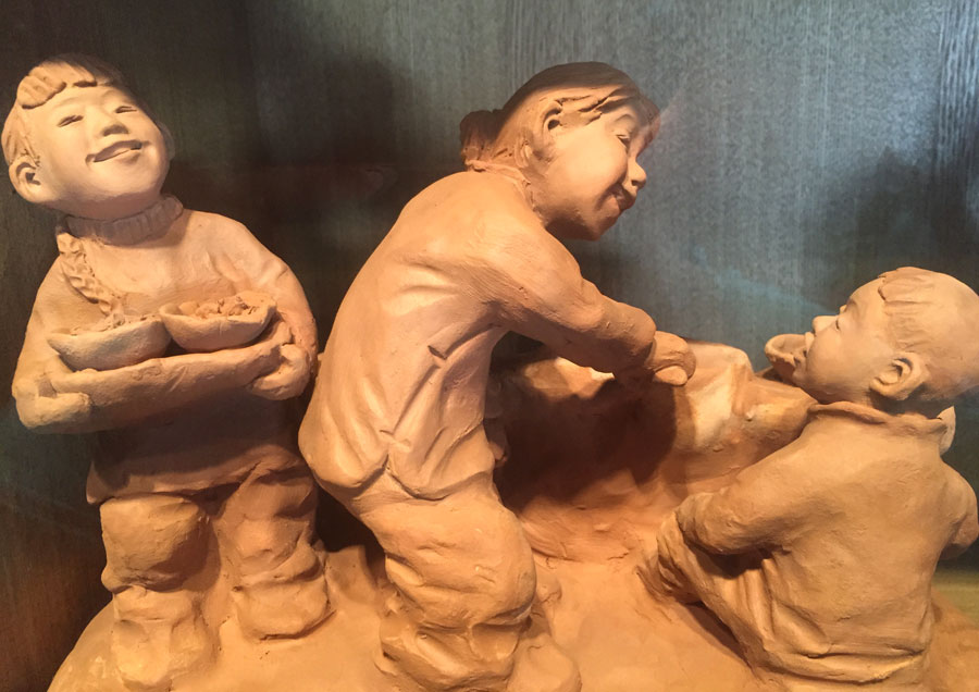 Artist in Gansu creates vivid clay figurines