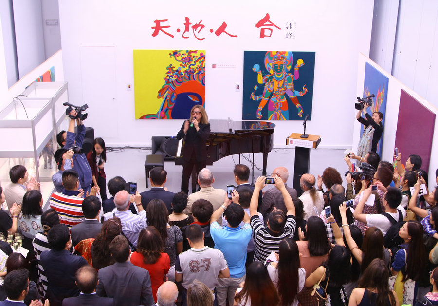 Chinese music star shines his art exhibition in Madrid