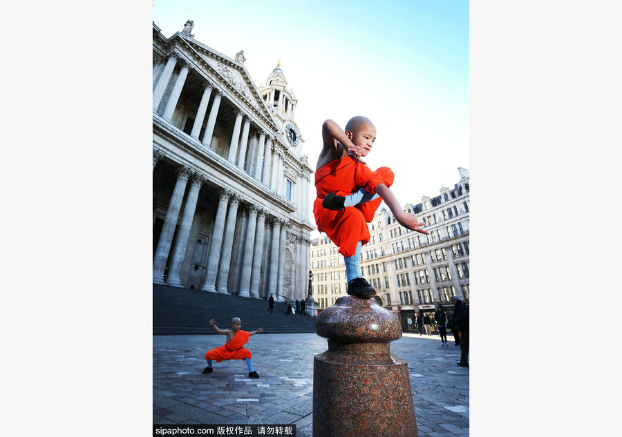 Shaolin monks display kung fu skills in London