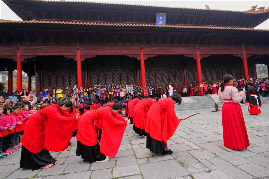 Spring ceremony held to worship Confucius in E China