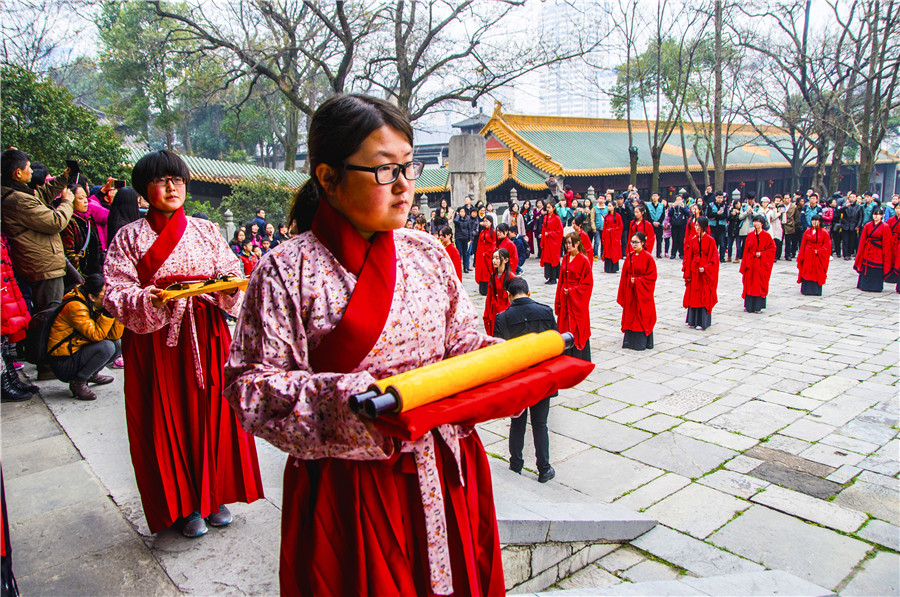 Spring ceremony held to worship Confucius in E China