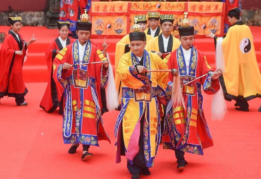 Sacrificial ceremony for patron of women, children held in SE China