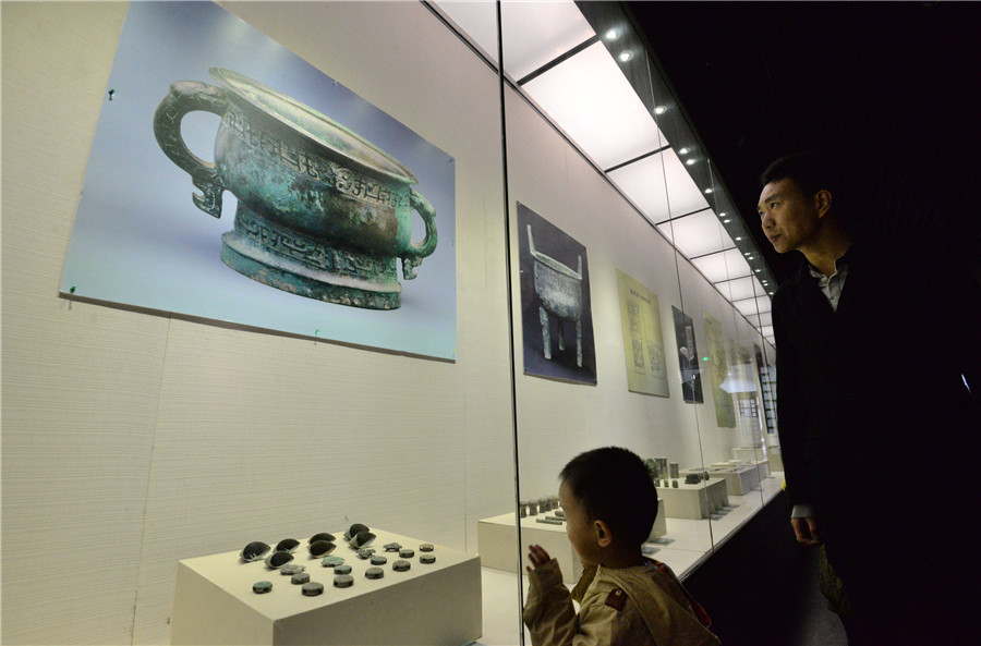 Bronze antiques on display in N China's Hebei