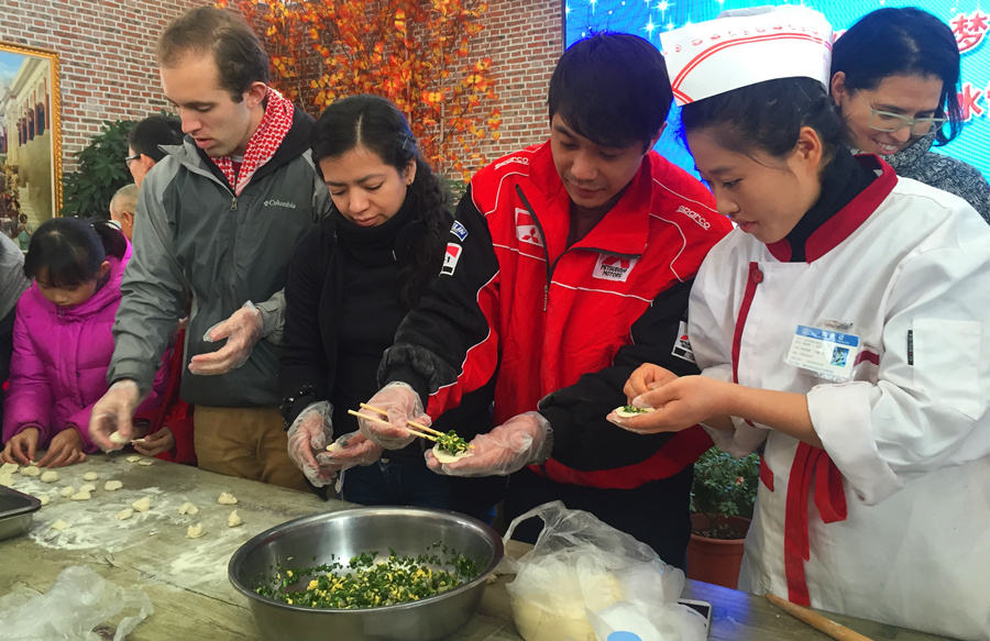 Foreigners experience Chinese New Year celebrations in Tonghua