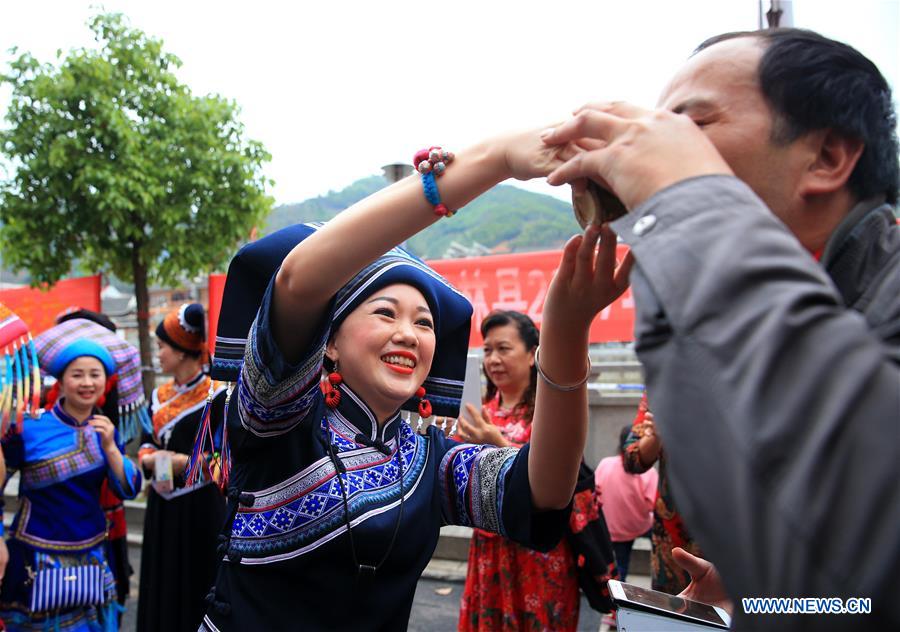 People of Zhuang ethnic group attend 'hundred-family banquet' in S China