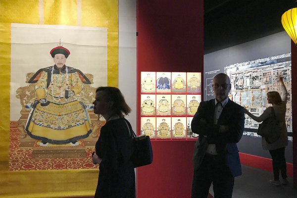 Showcase of imperial China in Finland