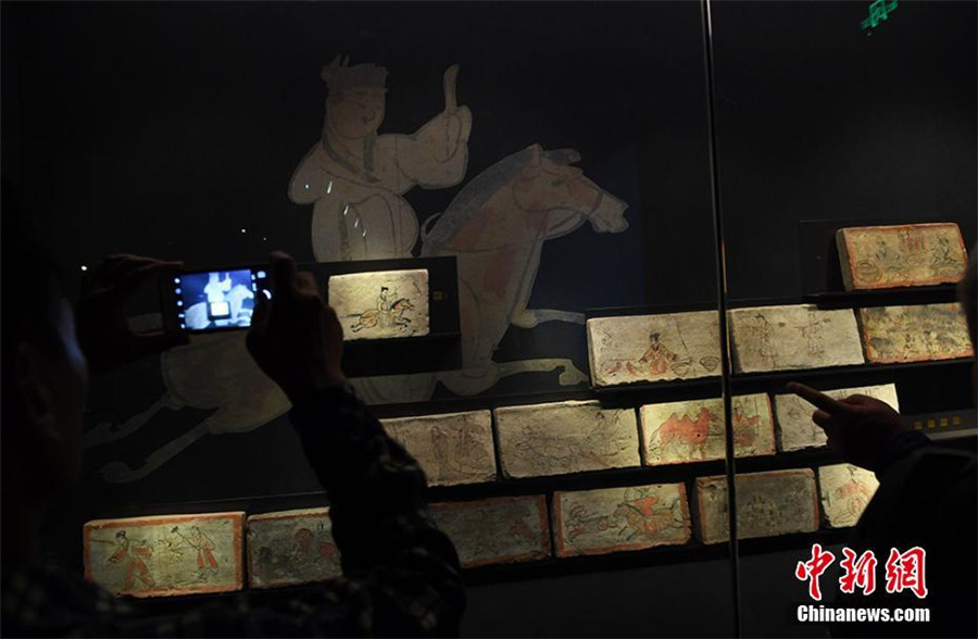 Silk Road cultural relics on display in NW China's Gansu