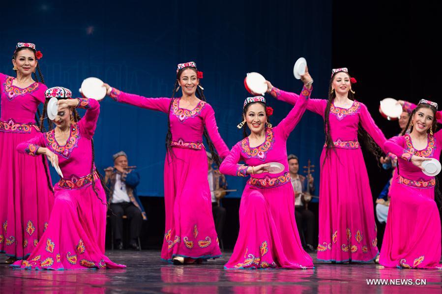 Artists from China's Xinjiang give performance in Egypt