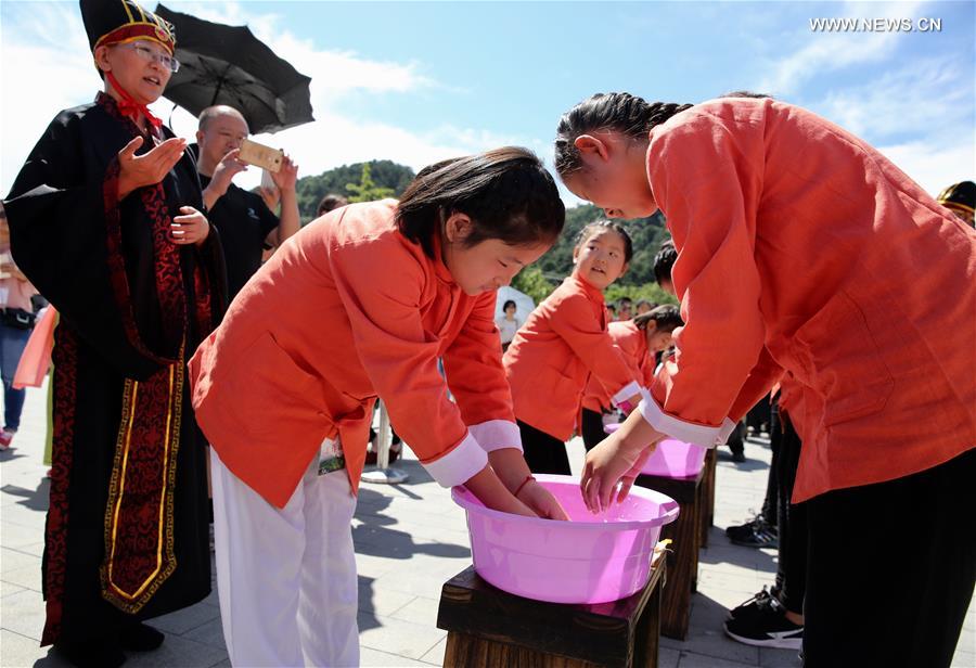 Cultural festival held at Mutianyu section of Great Wall in Beijing