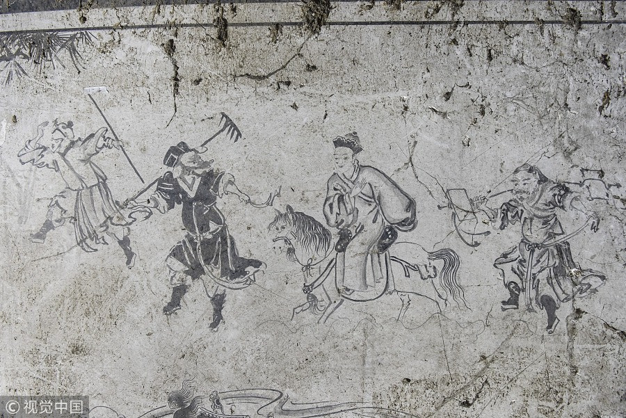 Delicate frescos found in deserted temple in E China