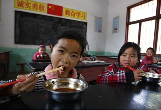 貴州農村學童吃上免費午餐