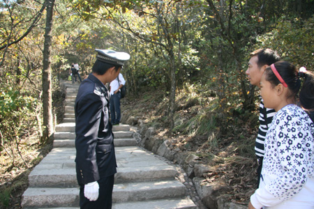 “黃山人的一天”系列報道 心系一把火 責任大于天