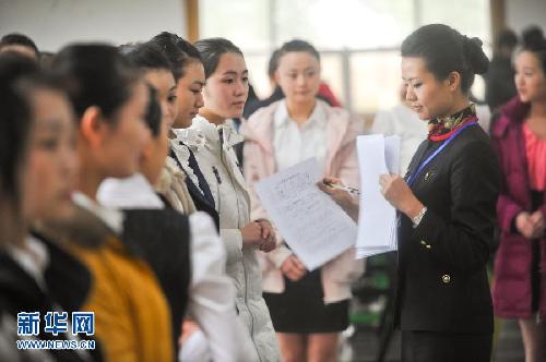 云南航空湖南招空乘 美女帥哥云集