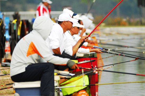 第七屆全國農(nóng)運會釣魚比賽激烈進行