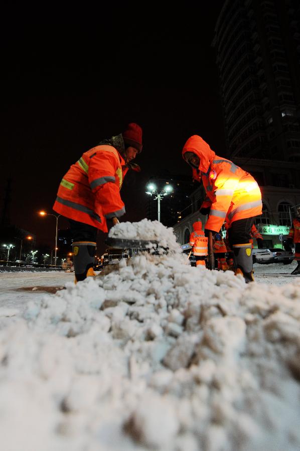 “雪不停清不停，雪不凈不收工”——暴雪過(guò)后哈爾濱發(fā)起清雪“攻堅(jiān)戰(zhàn)”