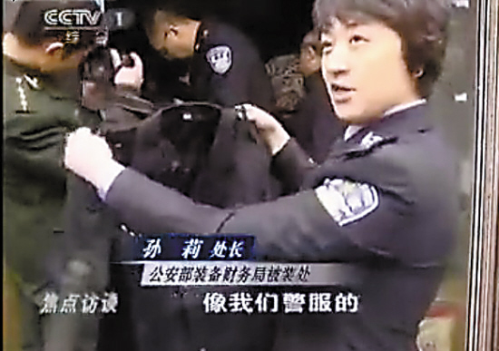 七部委突查假軍服官員通風(fēng)報(bào)信成“貓鼠游戲”