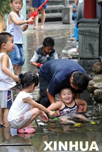 臺風(fēng)過后濟(jì)南市民重溫桑拿天