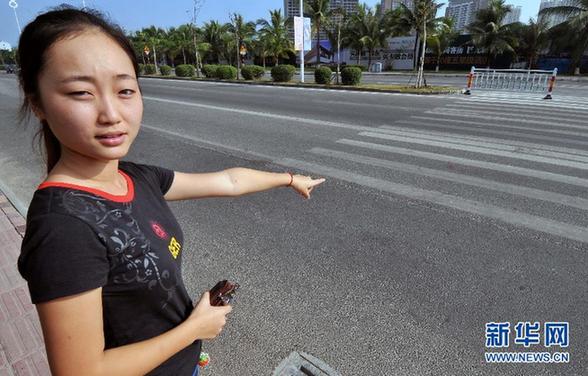 三名女大學(xué)生救助被撞農(nóng)民工感動(dòng)網(wǎng)友