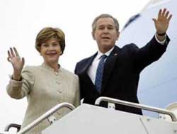 Bush defends Iraq war on visit to Britain