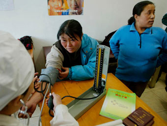 Yu Zhenying, a 41-year-old laid-off worker, has her blood pressure taken at the Tiexi Community Hospital, in Shenyang, capital of Northeast China's Liaoning Province. She was among nearly 2,800 poor people who received medical aid late last year thanks to the China-UK Urban Health and Poverty Project, which was launched last August. [newsphoto]