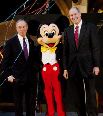 New York City Mayor Michael Bloomberg (L), Mickey Mouse, and Walt Disney Company chief executive Michael Eisner pose for photos after the official opening of the new World of Disney store on Fifth Avenue in New York, October 4, 2004. Eisner offered a letter of resignation on September 11, but said he planned to stay on until his current contract expires on Sept. 30, 2006. 