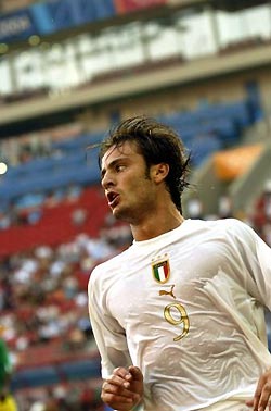 Italy striker Gilardino joins AC Milan.