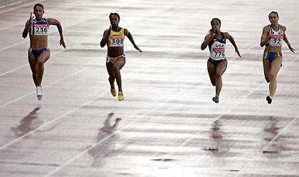 Competitors (L-R) Christine Arron of France, Veronica Campbell of Jamaica, Me'Lisa Barber of the U.S, and Kim Gevaert of Belgium sprint during their women's 100 metres semi-final at the world athletics championships in Helsinki August 8, 2005. Arron was first in her semi-final with a time of 10.96 seconds. [Reuters]