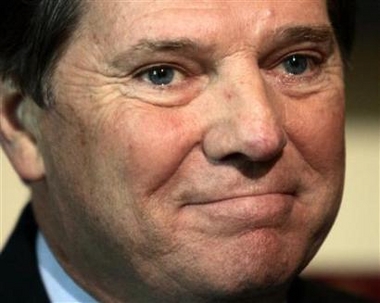 U.S. House of Representatives Majority Leader Tom DeLay smiles on Capitol Hill in Washington September 28, 2005. 