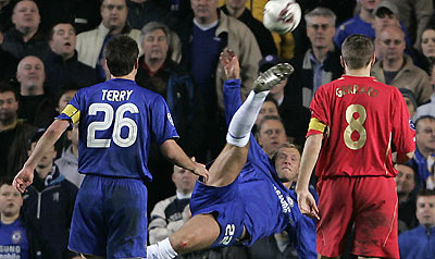 Chelsea's captain John Terry (L) and his Liverpool counterpart Steven Gerrard (R) watch Chelsea's Eidur Gudjohnsen overhead kick attempt on goal during their Champions League Group G soccer match at Stamford Bridge in London December 6, 2005. 