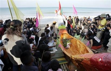 Morgen tribe and Thai villagers pray before floating a bird-shaped boat into the sea during a memorial ceremony for the victims of last December tsunami at Bang Niang beach in Pang-nga province, southern Thailand, Saturday, Dec. 24, 2005. 