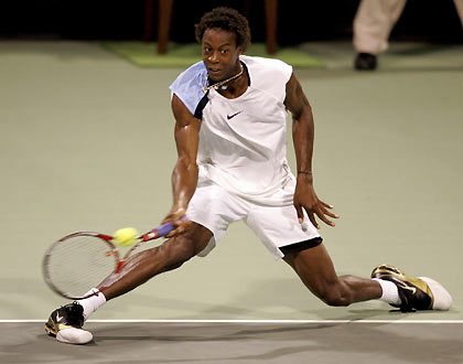 Gael Monfils of France hits a return to Dimitry Tursunov of Russia during their quarter-final match at the Qatar tennis tournament in Doha January 5, 2006. [Reuters]