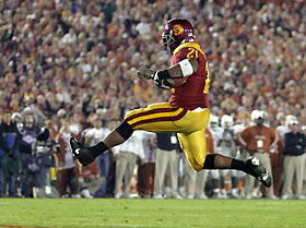 Trojans' LenDale White scores a twelve-yard touchdown at the Rose Bowl