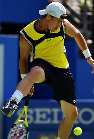 Australia's Lleyton Hewitt plays a shot between his legs against Austria's Jurgen Melzer during their second round match at the Sydney International tennis tournament January 11, 2006. [Reuters]