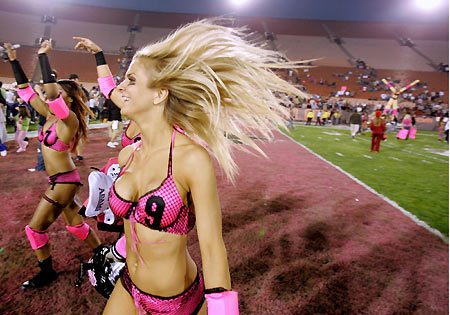 Los Angeles Temptation(blue) play against New York Euphoria during the third annual Lingerie Bowl football game in Los Angeles February 5, 2006. The 30-minute game features models playing full-contact football in lingerie and airs locally on pay-per-view during half time of the NFL's Super Bowl XL football game. [Reuters]