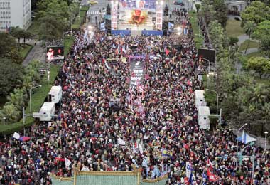 Thousands of supporters of Taiwan's main opposition Nationalist Party gather in front of the presidential office during a protest march in Taipei March 12, 2006. Thousands of people marched through Taiwan's capital on Sunday to denounce President Chen Shui-bian, accusing him of fanning tensions with neighbouring China. 