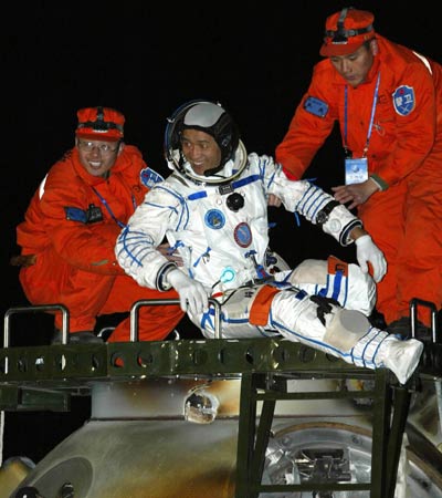 Shenzhou VI touches down; astronauts safe