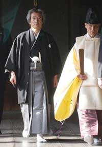 Koizumi vows to continue shrine visits