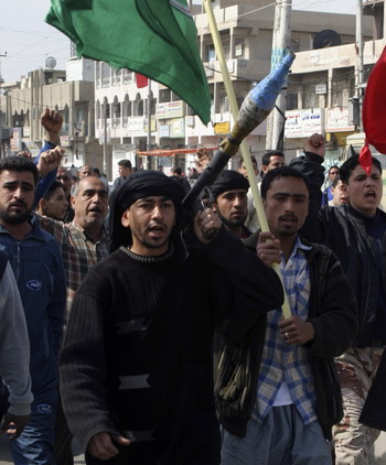 Thousands protest bombing of Shiite mausoleum in Iraq