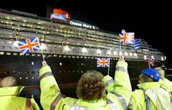 Queen Mary 2 leaves on Maiden voyage